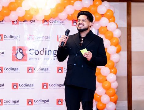 Mic in hand, our host kept the 6th Cody-versary energy high 🎤 🔥